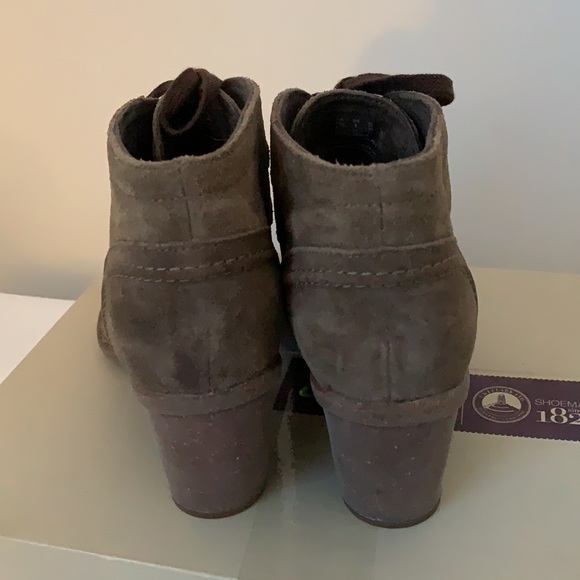Clarks Carleta Lyon khaki suede Ankle Bootie - Picture 5 of 10